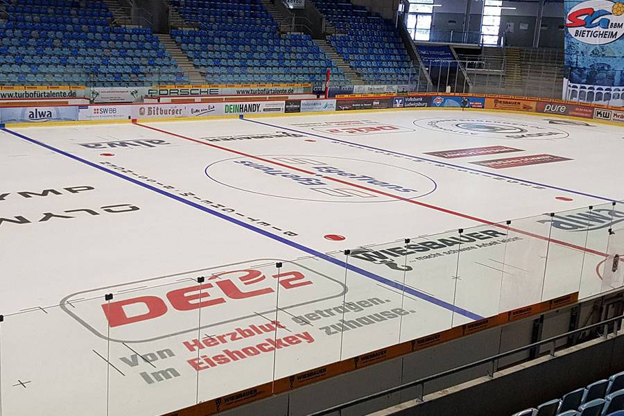 Leuchtschriftzug vom Skylight Cafe in der ColorLineArena Eishockey